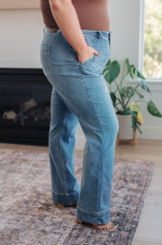 Judy Blue Mid Rise Light Wash Jeans